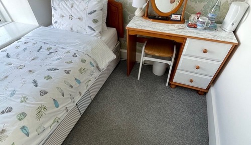 Room 8 - Single En-suite Hillview Room