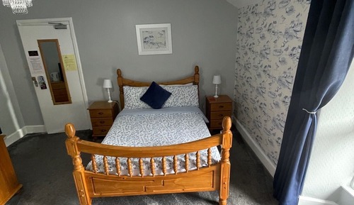 Room 9 - Double En-suite Hillview Room