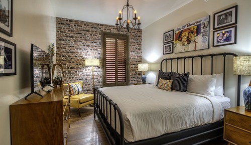 Standard Room (Pillow Talk)