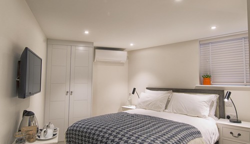 Standard Double Room (2)
