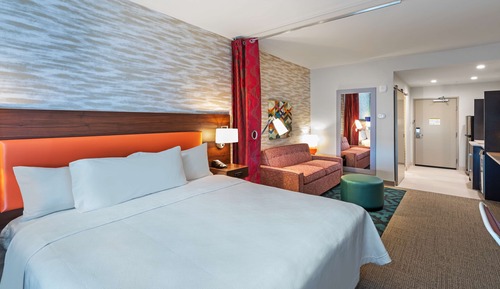 Studio, 1 King Bed, Accessible (Roll-In Shower)
