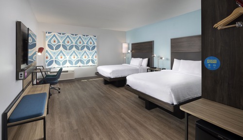 Room, 2 Queen Beds, Accessible, Bathtub