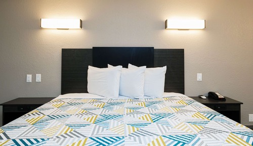 Deluxe Room, 1 King Bed, Non Smoking