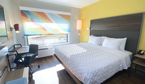 Room, 1 King Bed, Accessible (Roll-In Shower)