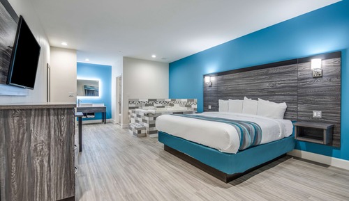 Suite, 1 King Bed, Smoking, Jetted Tub