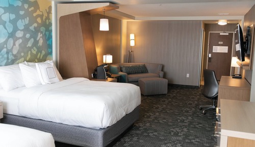 Suite, Multiple Beds (Mobility/Hearing Access, Roll-In Shwr)