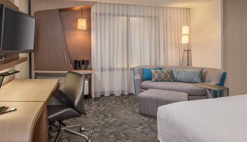 Room, 1 King Bed with Sofa bed (Mobility/Hearing Accessible, Tub)