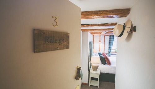 Deluxe Double Room, Ensuite, Harbor View (King Size Bed)