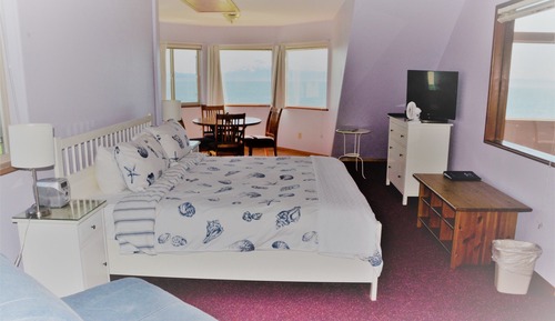 Seaside Lodge Room #25 (Room with 1 King Bed and Twin Pullout, Upstairs)