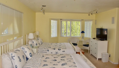 Bluffview Lodge Rm #32 (Room with 2 Queen Beds, upstairs) 