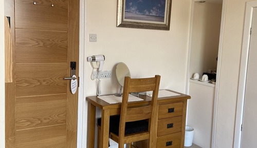Deluxe Double Room, Ensuite, Partial Sea View (Room 3)