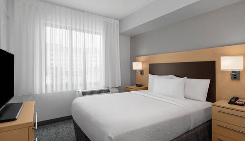 Studio, 1 King Bed with Sofa bed (Hearing Accessible)