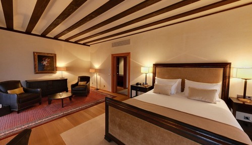 Suite (Master)