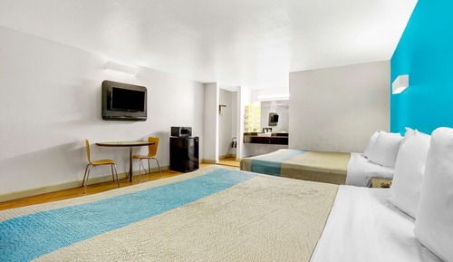 Standard Room, Multiple Beds, Smoking
