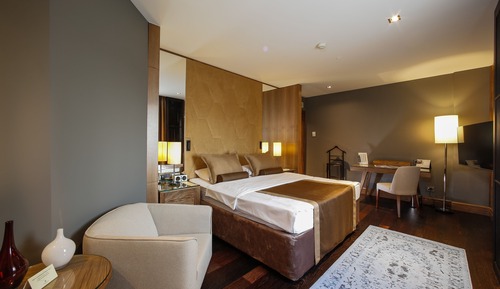 Superior Business Room