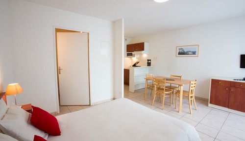 APARTMENT (DOUBLE BED)