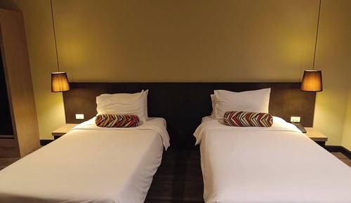 Deluxe Middle Twin No Window