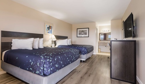 Room, 2 Queen Beds, Non Smoking