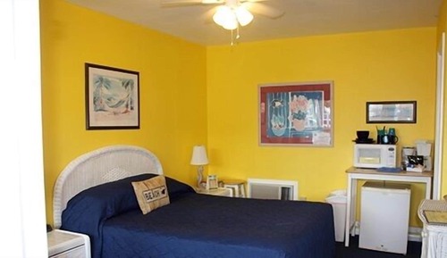 Standard Room, 1 Queen Bed