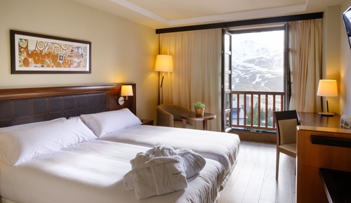 Standard Double or Twin Room, Mountain View (2 Adults + 1 Child)