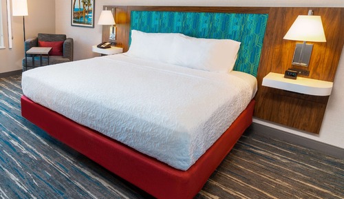 Suite, 1 King Bed, Accessible, Non Smoking (Hearing)