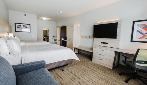 Suite, 2 Queen Beds, Roll-in Shower (Communications, Mobil, Roll-In Shower)