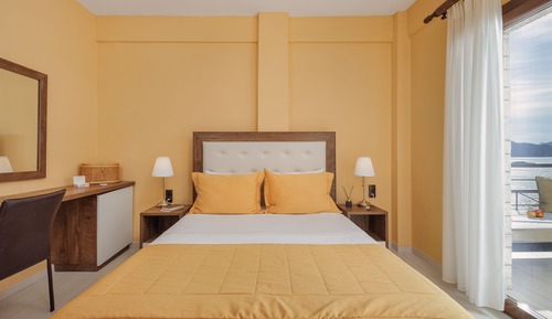 Deluxe Room with Balcony and Sea View