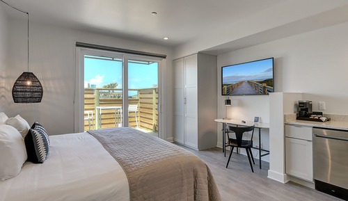 Standard Room, 1 King Bed with Sofa bed, Patio, Pool View (Studio w/ Patio - King Bed & Sofa Bed)