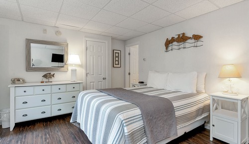 Deluxe Queen with Kitchenette