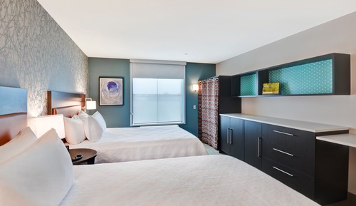 Studio, 2 Queen Beds, Accessible (Mobility & Hearing, Roll-in Shower)