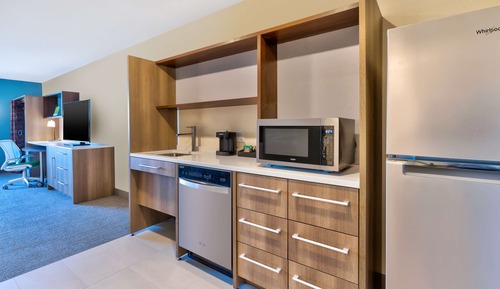 1 King Studio Suite Accessible with Tub