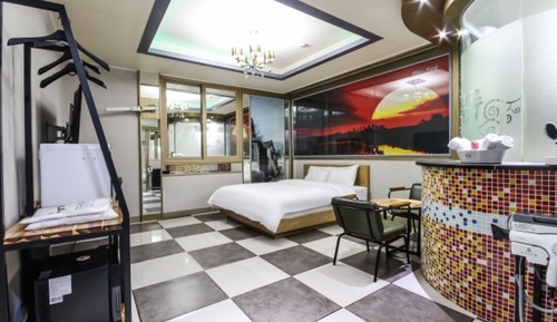 Semi-Deluxe Room