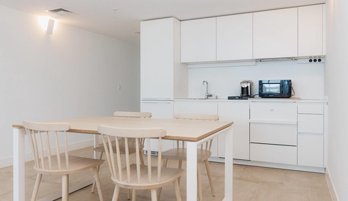 Suite, 1 Bedroom, Non Smoking, Pool View (King Bed)