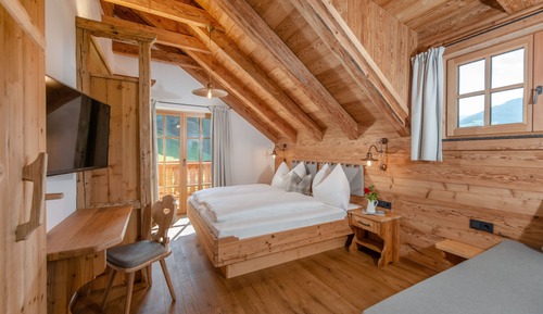 Panoramic-Chalet cleaning fee 300 EUR on top of the rate