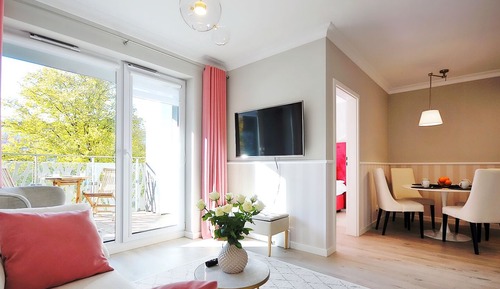 Deluxe Apartment, 1 Queen Bed with Sofa bed, Pool Access, Park View
