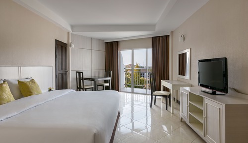 Standard Room, 1 King Bed, Garden View