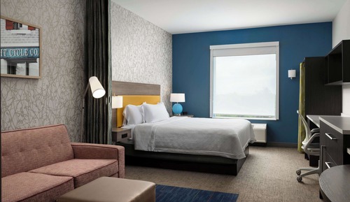 Studio, 1 King Bed, Accessible (Mobility & Hearing, Roll-in Shower)