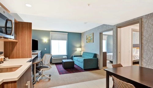 Suite, 1 Queen Bed, Accessible (Roll-In Shower)
