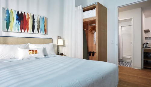 Suite, 2 Bedrooms, Pool View (Includes Early Park Admission*)