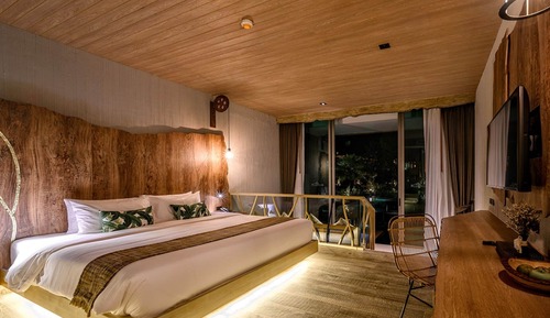 Deluxe Room with Pool Access