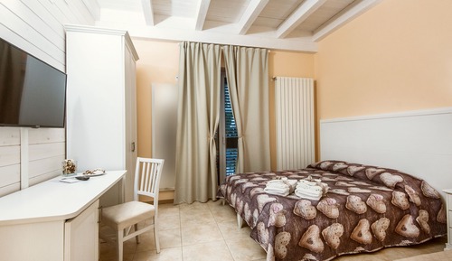 Business Room, Non Smoking, Private Bathroom