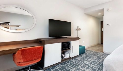 Room, 1 King Bed, Refrigerator & Microwave