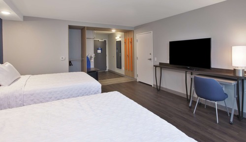 Room, 2 Queen Beds, Accessible, Bathtub