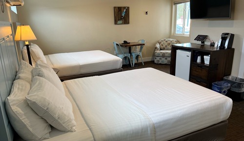 2 Queen Beds, Accessible, (Pet Friendly)