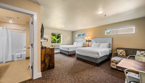 Basic Room, 2 Queen Beds(Pet Friendly)