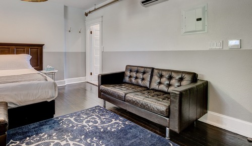Studio Suite, 1 King Bed, Refrigerator