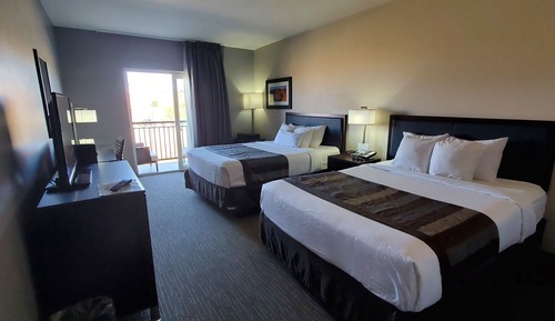 Deluxe Room, 2 Queen Beds, Non Smoking, Lake View (with Balcony)
