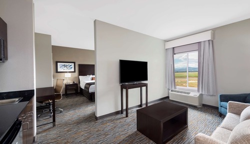 Suite, 1 King Bed, Accessible, Non Smoking