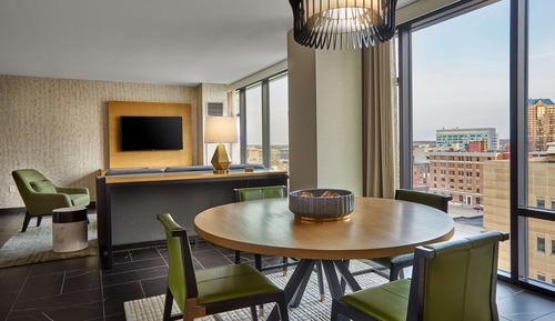 Skyline Suite, Accessible (Mobility & Hearing, Roll-in Shower)