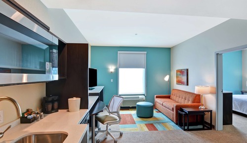 Suite, 1 King Bed, Accessible (Roll-In Shower)